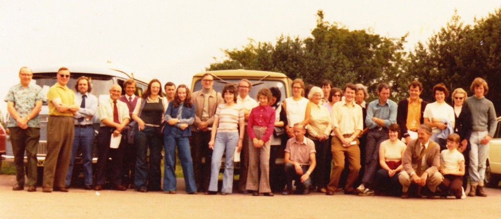 BCGS 1st Field trip. The back row (all those standing) left to right, 1 - 24, and kneeling, left to right, 1 - 4. 1. Doug Bedson. 2. Terry Bond. 3. Peter Parkes. 9. Bill Ward. 10. Eileen Bakewell. 16. Mrs Golledge. 17. Margaret Oliver. 18. Alan Cutler. 19. Freda Tabberner. 20. Peter Oliver. 21. Dave Wraight. 22. Sheila Pitts. Kneeling: 1. John Golledge. 2. Jenny Wraight