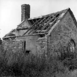 Building_near_lime_kilns_late_60s.jpg Building_near_lime_kilns_late_60s.jpg
